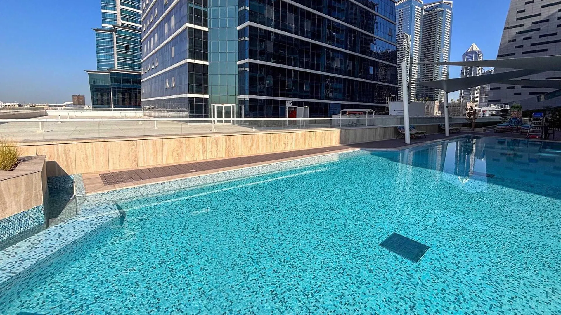 Frank Porter - Urban Oasis Dubai Apartment
