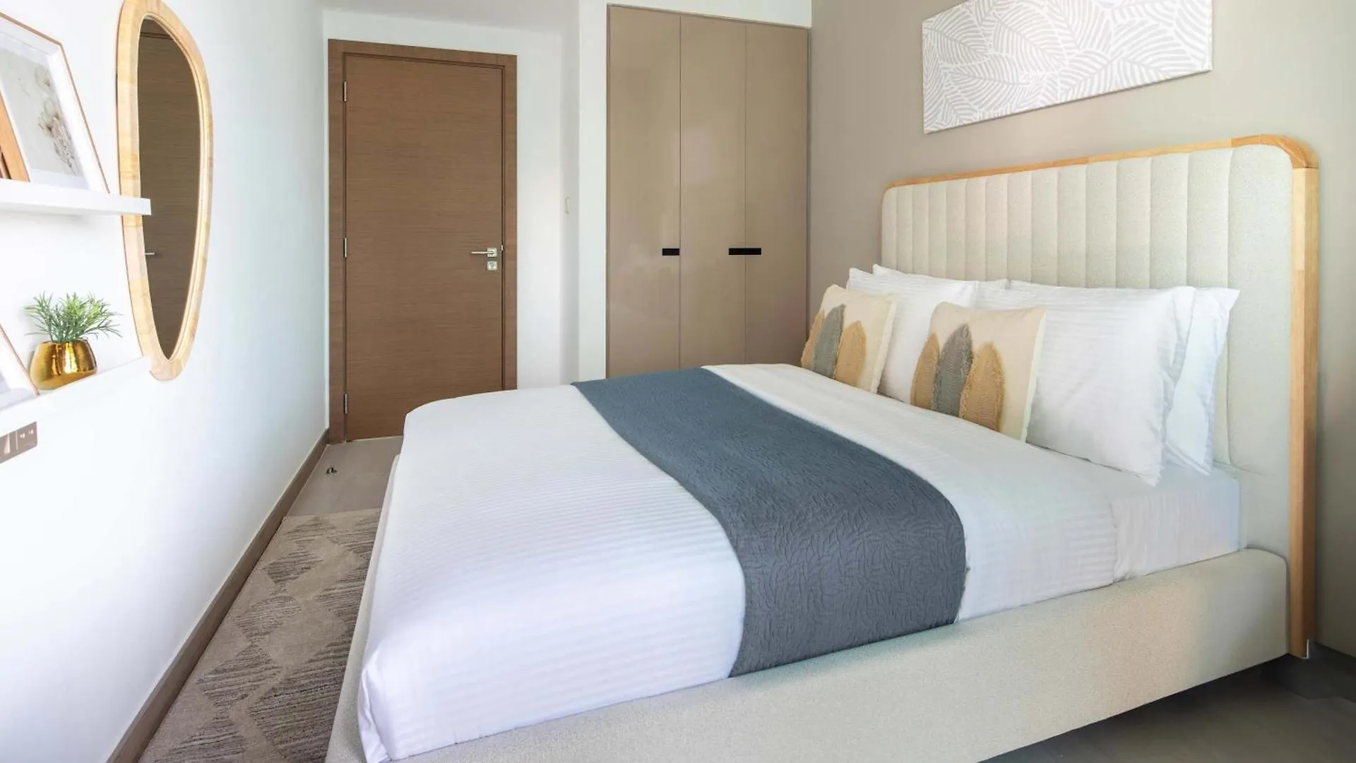 Frank Porter - Urban Oasis Dubai Apartment