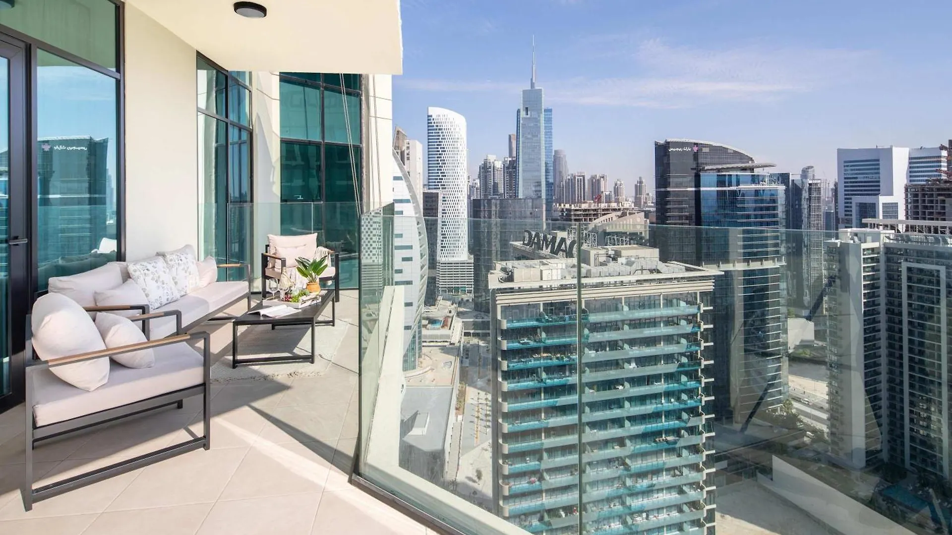 Frank Porter - Urban Oasis Dubai 0*,